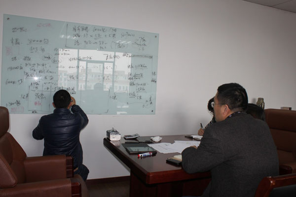 惠合機(jī)械給公司高管層培訓(xùn)現(xiàn)場圖