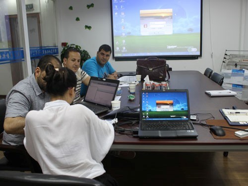 阿爾及利亞奶酪鍋客戶與工程師技術(shù)交流現(xiàn)場